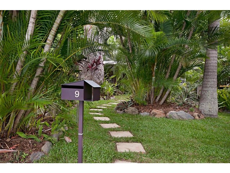 9 Carbeen Close, Holloways Beach QLD 4878