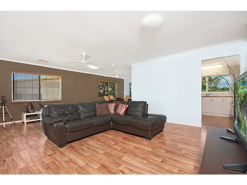 11 Peridot Street, Bayview Heights QLD 4868