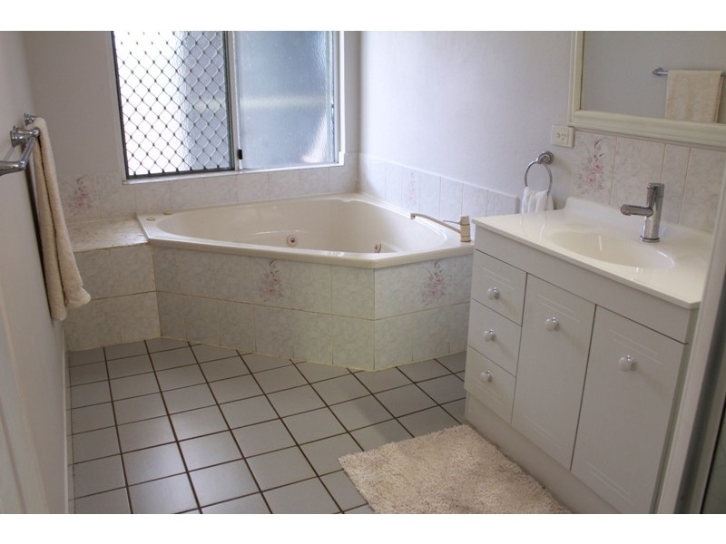 12 snowwood close, Mount Sheridan QLD 4868