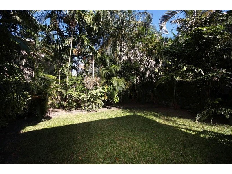 5 Beryl Street, Cairns North QLD 4870