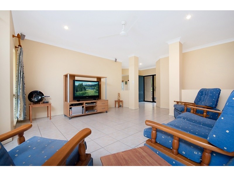 8 Chapel Close, Brinsmead QLD 4870