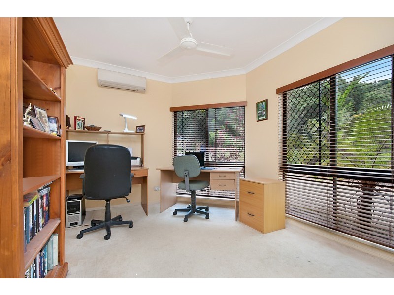 8 Chapel Close, Brinsmead QLD 4870