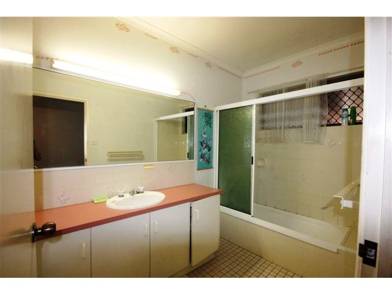 1 Wallum Close, Holloways Beach QLD 4878