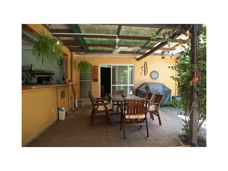 8 Valmadre Street, Caravonica QLD 4878