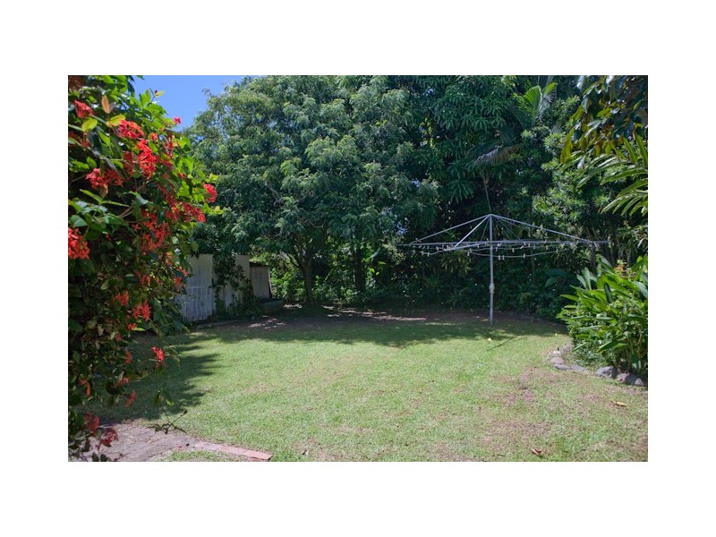 8 Valmadre Street, Caravonica QLD 4878