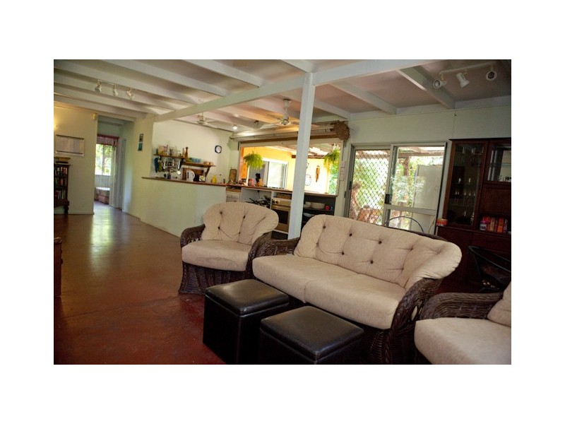 8 Valmadre Street, Caravonica QLD 4878