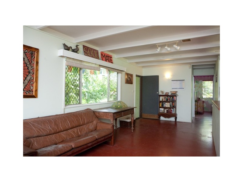 8 Valmadre Street, Caravonica QLD 4878