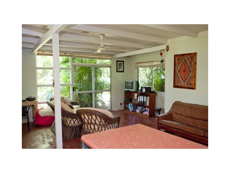 8 Valmadre Street, Caravonica QLD 4878