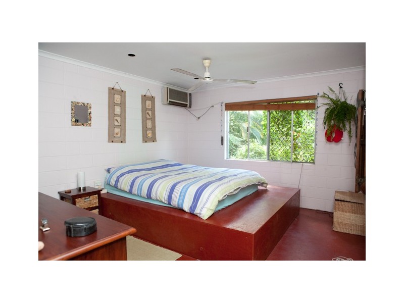 8 Valmadre Street, Caravonica QLD 4878