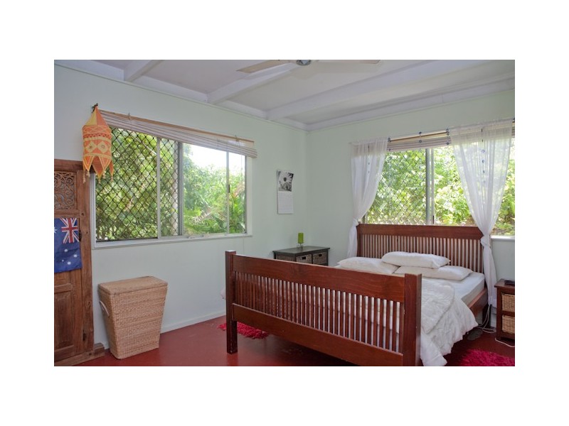 8 Valmadre Street, Caravonica QLD 4878