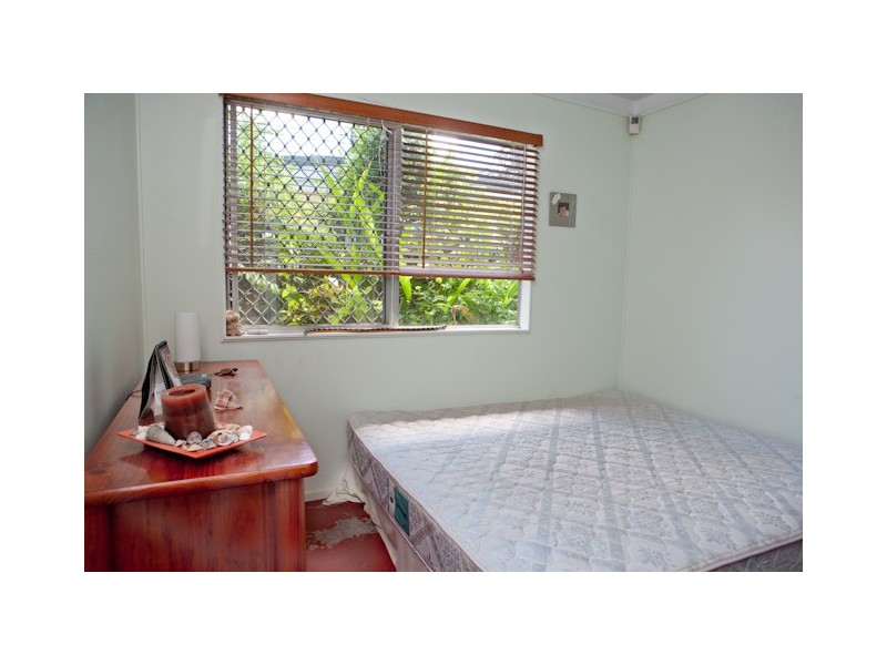 8 Valmadre Street, Caravonica QLD 4878