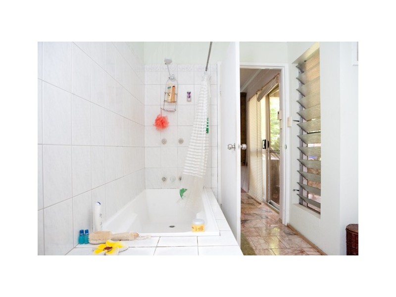 8 Valmadre Street, Caravonica QLD 4878