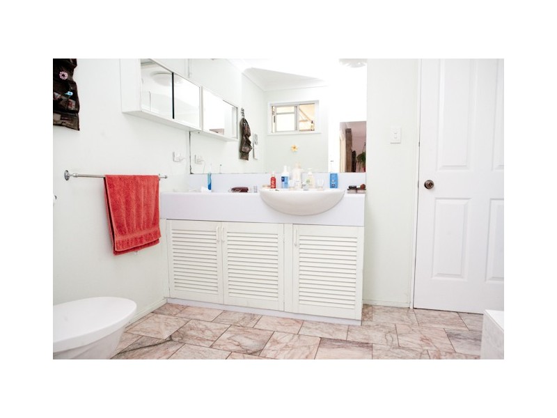 8 Valmadre Street, Caravonica QLD 4878