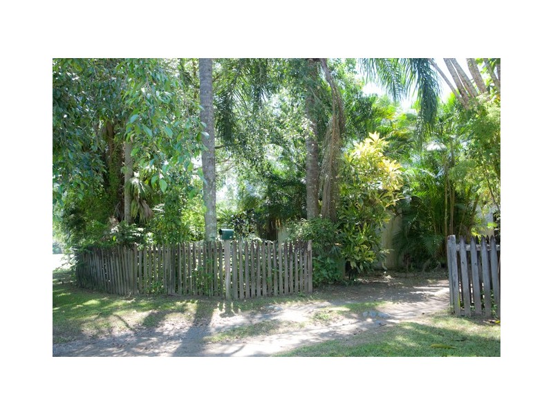 8 Valmadre Street, Caravonica QLD 4878