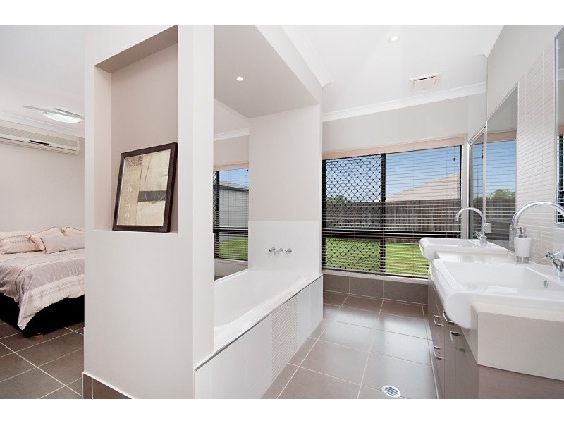 4 Capricorn Street, Bentley Park QLD 4869