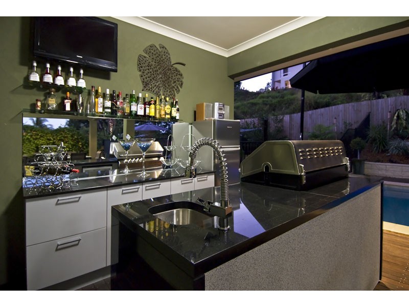 6 Bel-Air Drive, Whitfield QLD 4870