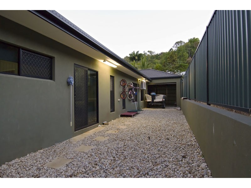 6 Bel-Air Drive, Whitfield QLD 4870