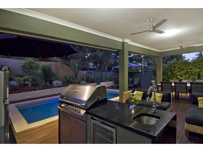 6 Bel-Air Drive, Whitfield QLD 4870