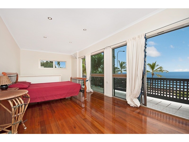 209 O’Shea Esplanade, Machans Beach QLD 4878