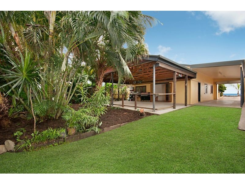 209 O’Shea Esplanade, Machans Beach QLD 4878