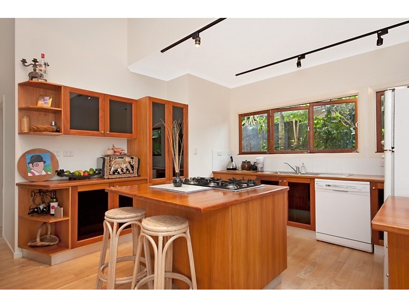 209 O’Shea Esplanade, Machans Beach QLD 4878