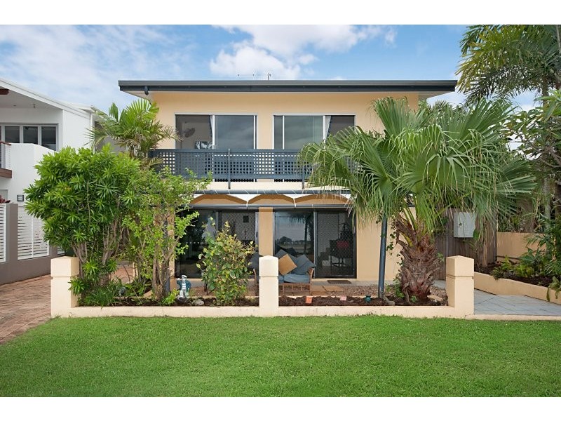 209 O’Shea Esplanade, Machans Beach QLD 4878