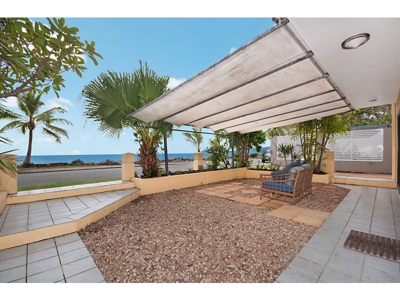 209 O’Shea Esplanade, Machans Beach QLD 4878