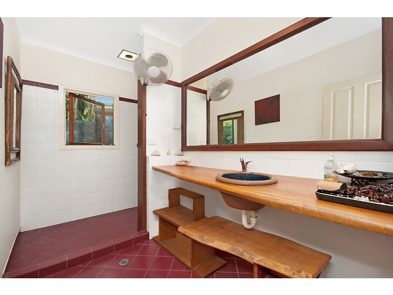 209 O’Shea Esplanade, Machans Beach QLD 4878