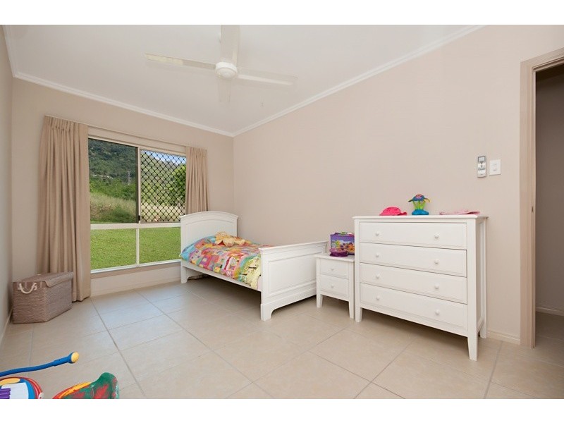 5 Emperor Street, Kanimbla QLD 4870