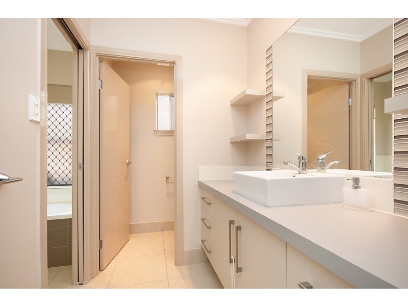 5 Emperor Street, Kanimbla QLD 4870
