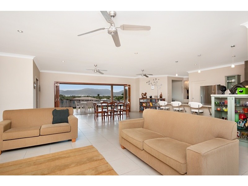 16 Morwong Close, Kanimbla QLD 4870