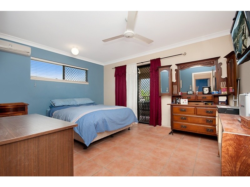 26 Allinga Close, Bentley Park QLD 4869