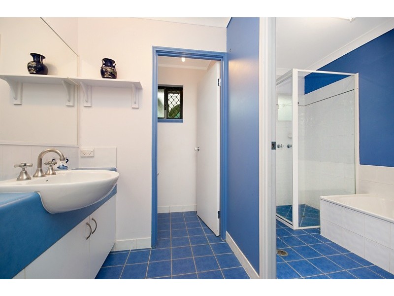 26 Allinga Close, Bentley Park QLD 4869