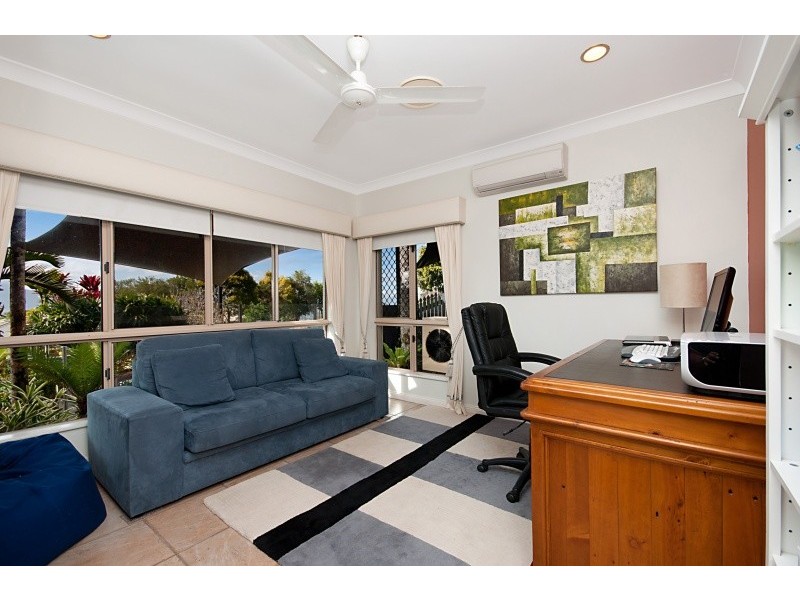 19 Oceanview Place, Mooroobool QLD 4870