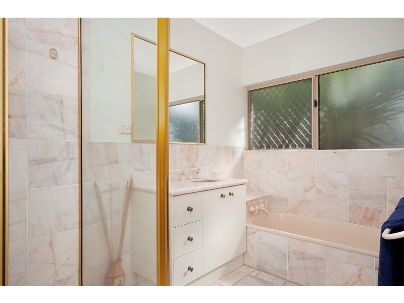 19 Oceanview Place, Mooroobool QLD 4870