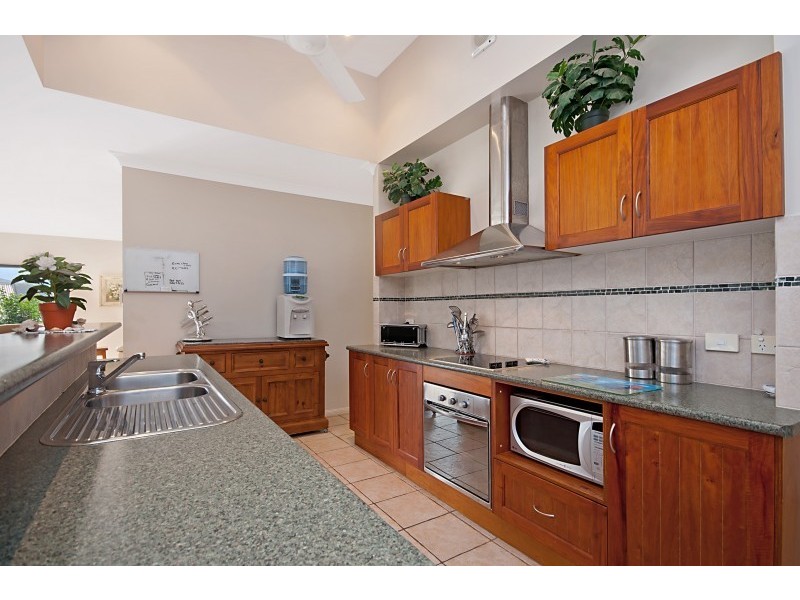 15 Playford Close, Brinsmead QLD 4870