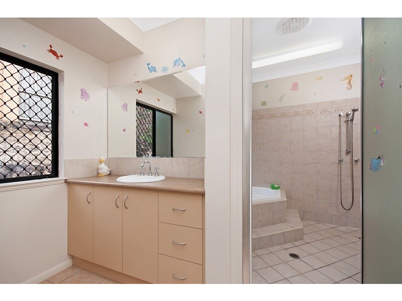 15 Playford Close, Brinsmead QLD 4870