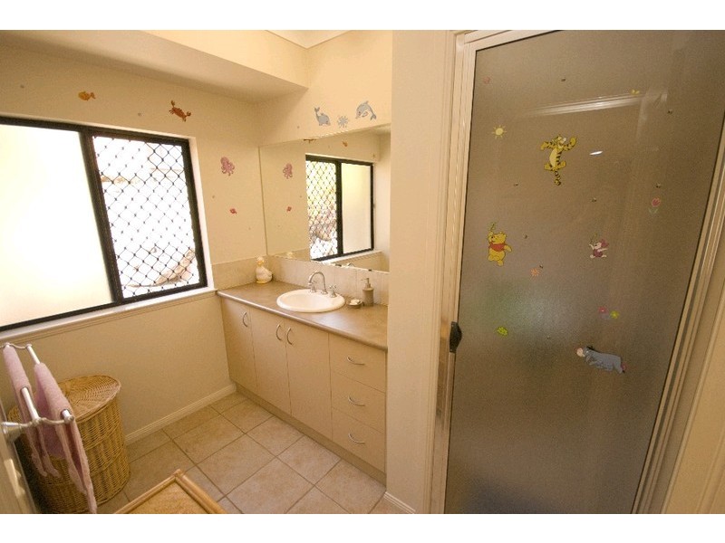 15 Playford Close, Brinsmead QLD 4870