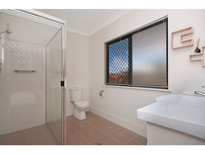 2 Brose Street, White Rock QLD 4868