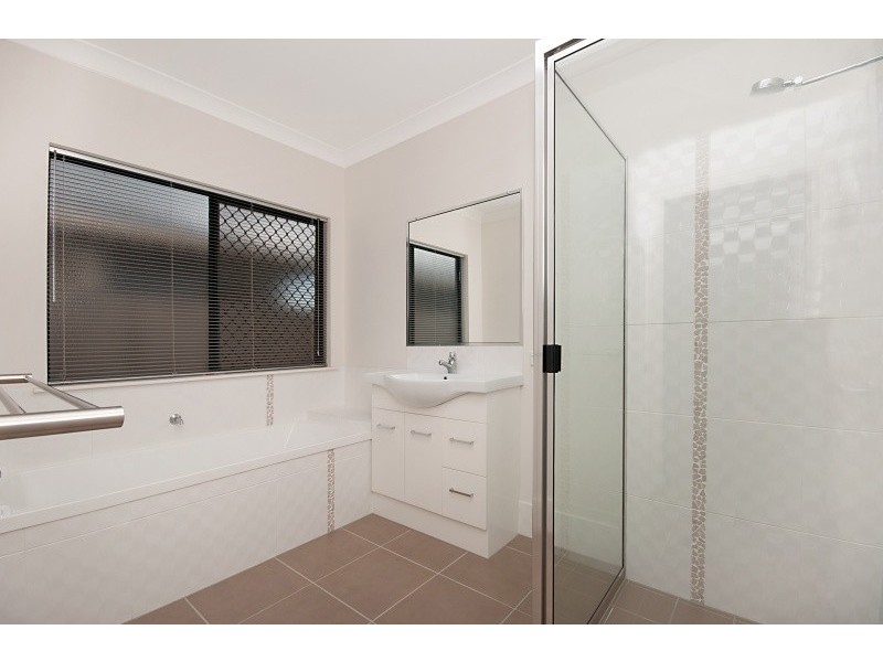 2 Brose Street, White Rock QLD 4868