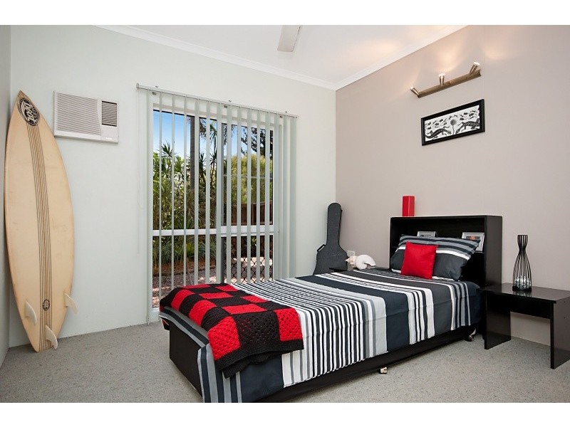 15 Carolyn Close, Yorkeys Knob QLD 4878