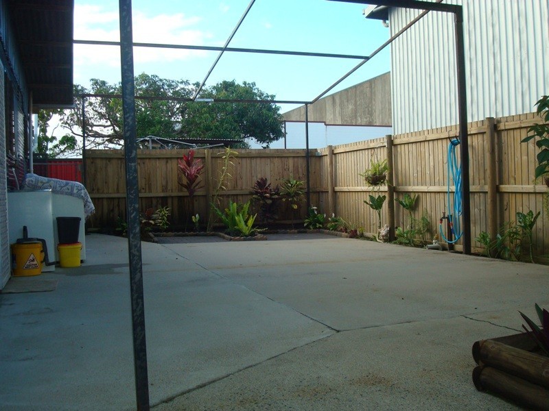 124 – 126 Newell Street, Bungalow QLD 4870