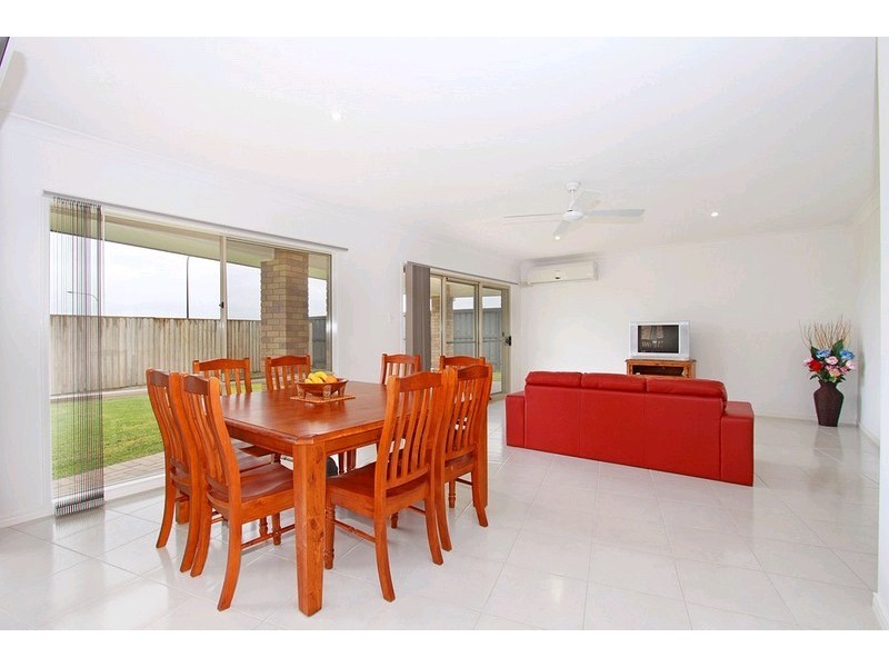 26 Langham Crescent, North Lakes QLD 4509