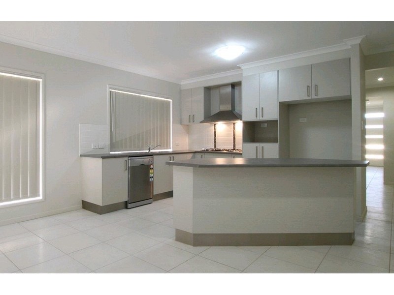 7 Severn Crescent, North Lakes QLD 4509