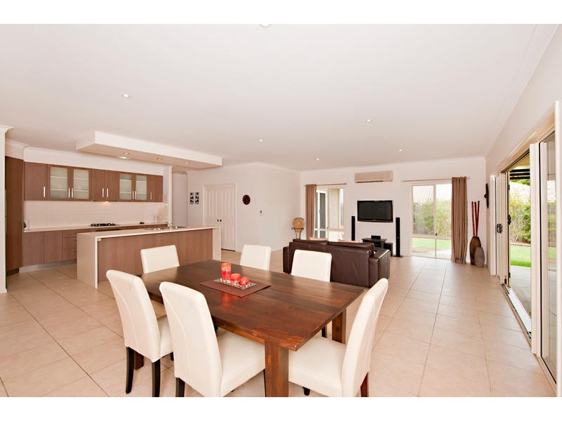 15 Satinash Court, North Lakes QLD 4509