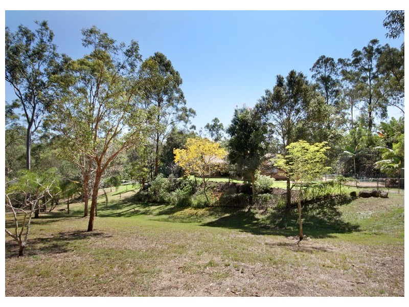 35 Beech Drive, Cashmere QLD 4500