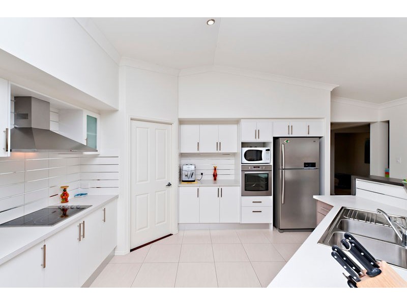 27 Wedgetail Circuit, Narangba QLD 4504