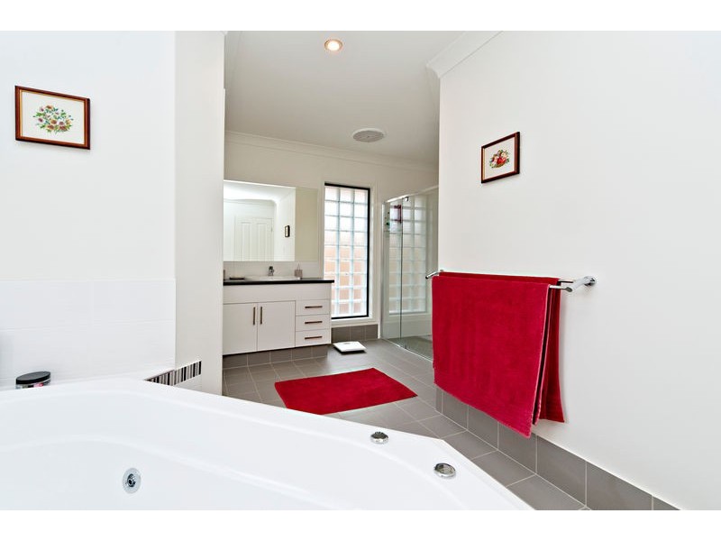 27 Wedgetail Circuit, Narangba QLD 4504