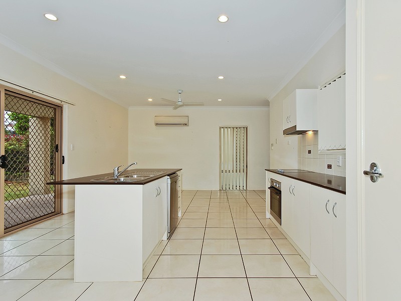 8 Riley Court, North Lakes QLD 4509