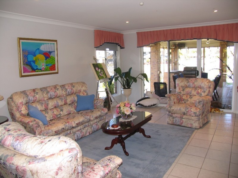 8 Eagle Court, Scarborough QLD 4020